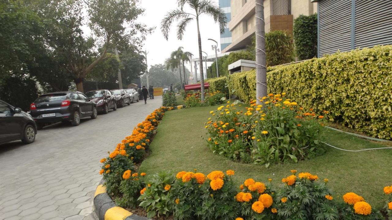 Ramada Gurgaon Central Экстерьер фото
